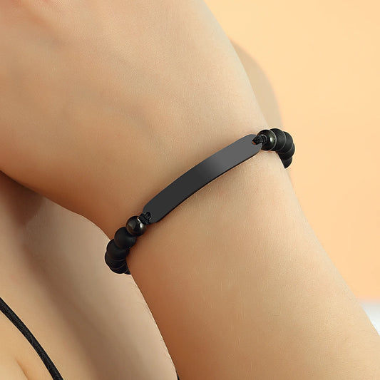 Perlen Armband mit Gravurplatte – Stil trifft auf Persönlichkeit