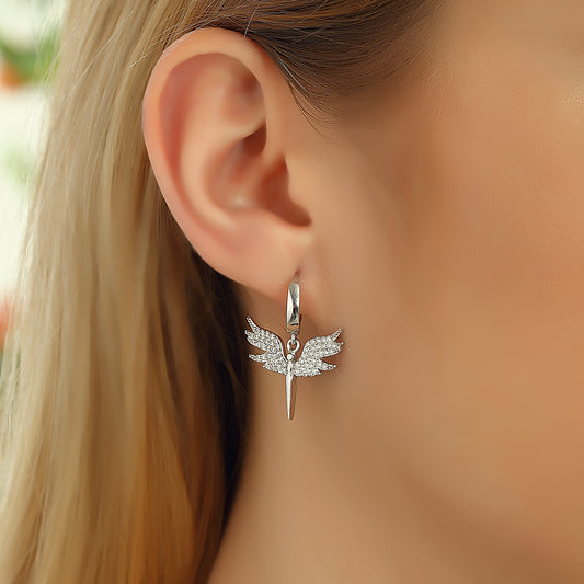 Engel-Michael-Ohrringe Ein Hauch von Himmel – getragen am Ohr.