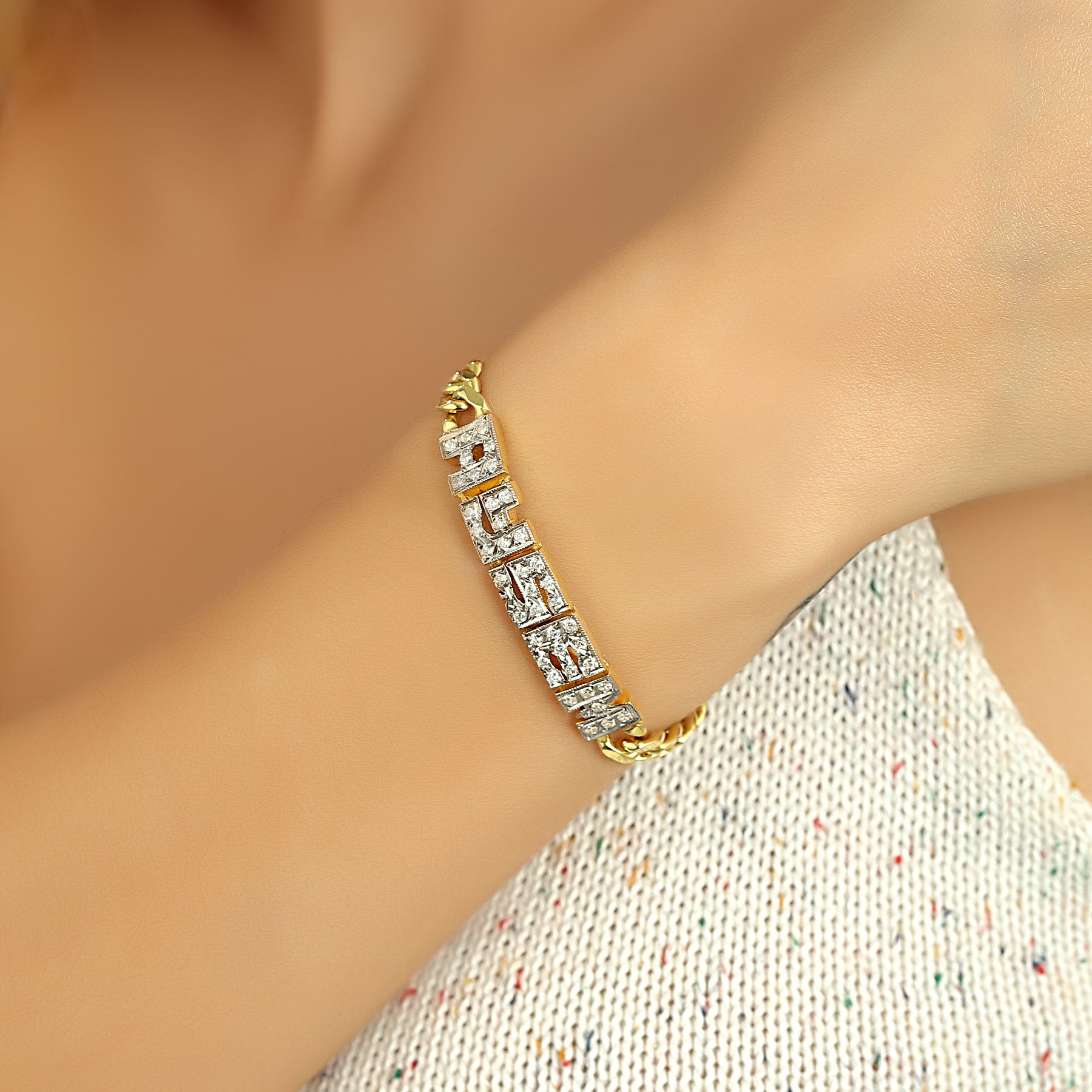 Panzer Armband mit Wunschname & Steinen – Persönlicher Glanz im markanten Stil