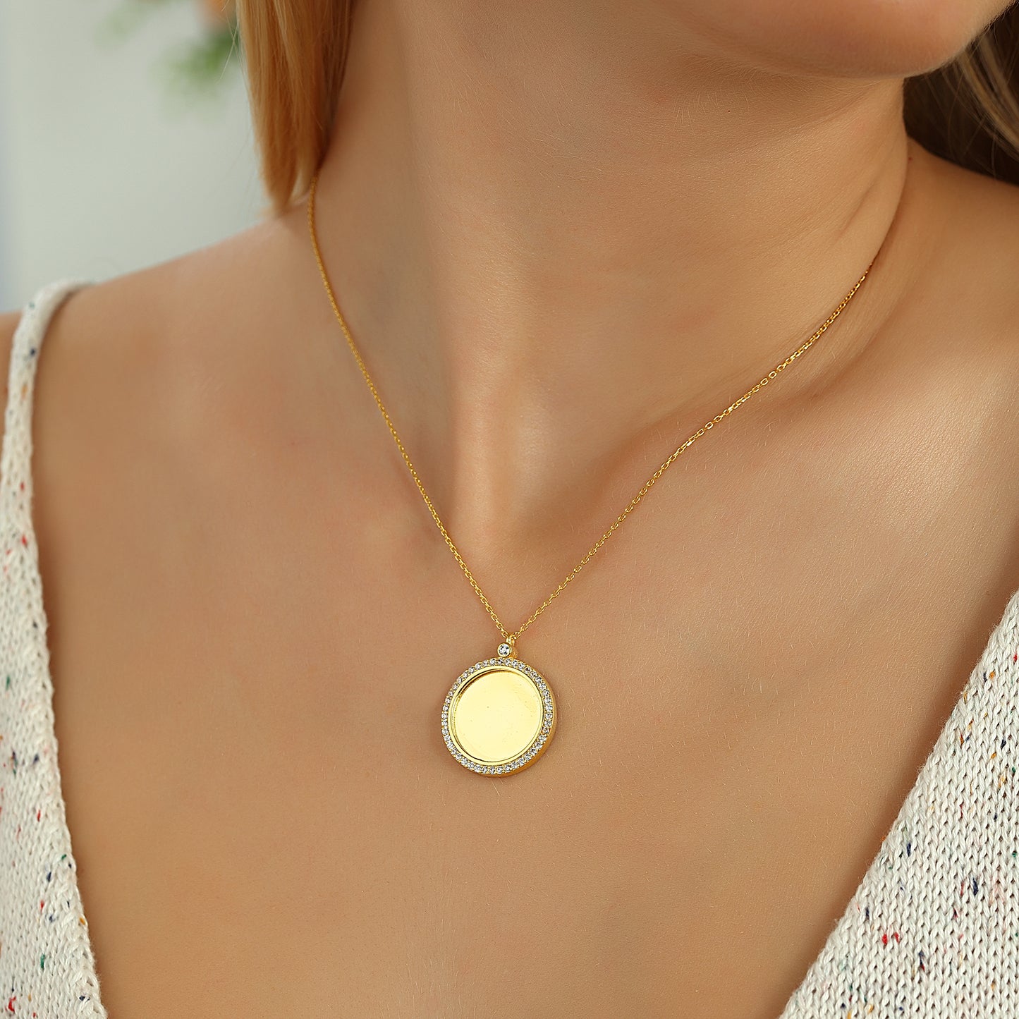 Plättchenkette mit Steinumrandung